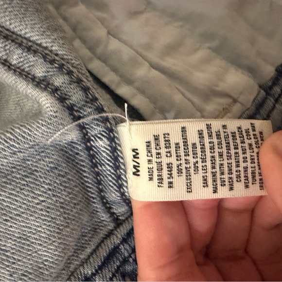 American Eagle Women’s Distressed Denim Vest Size Medium 100% Cotton - Picture 7 of 7